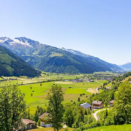 Near Slopes, Cleaning Included Apartment Uttendorf