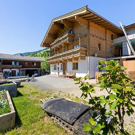 Near Slopes, Cleaning Included Apartment Uttendorf